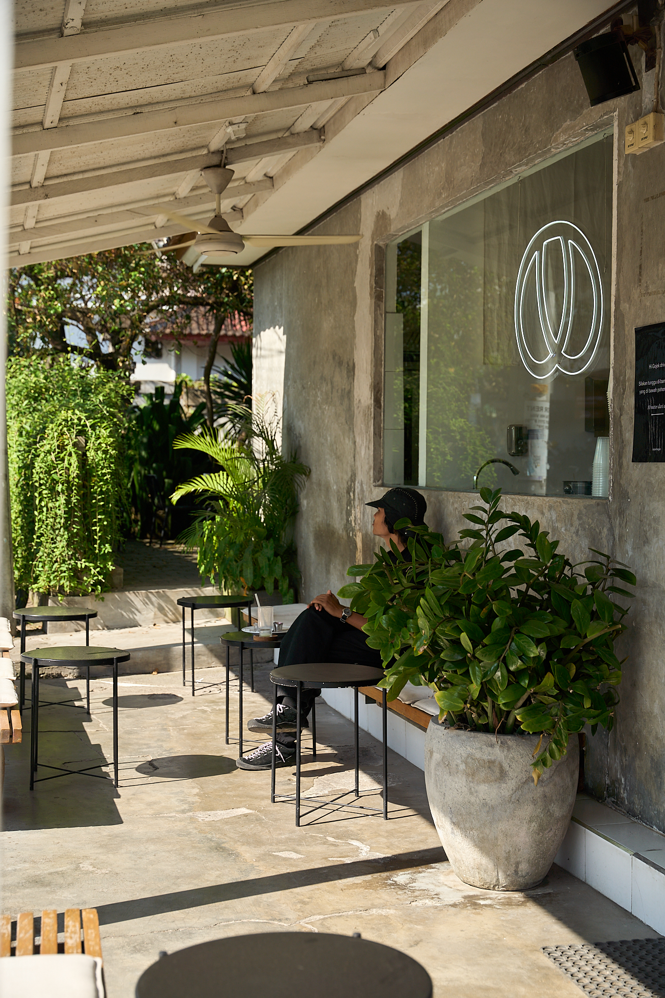 relaxing at copenhagen BAKERY pererenan